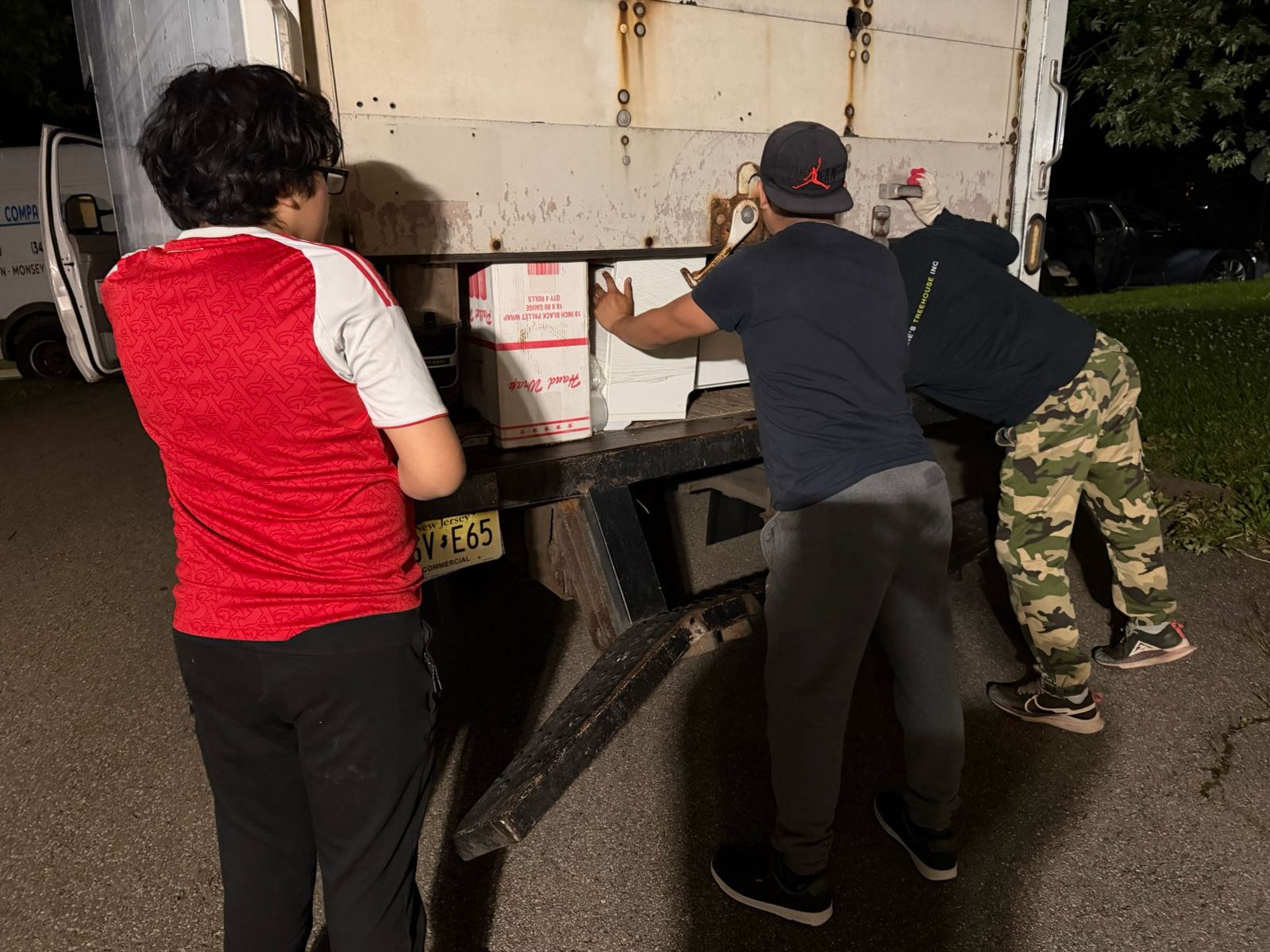 Moving truck